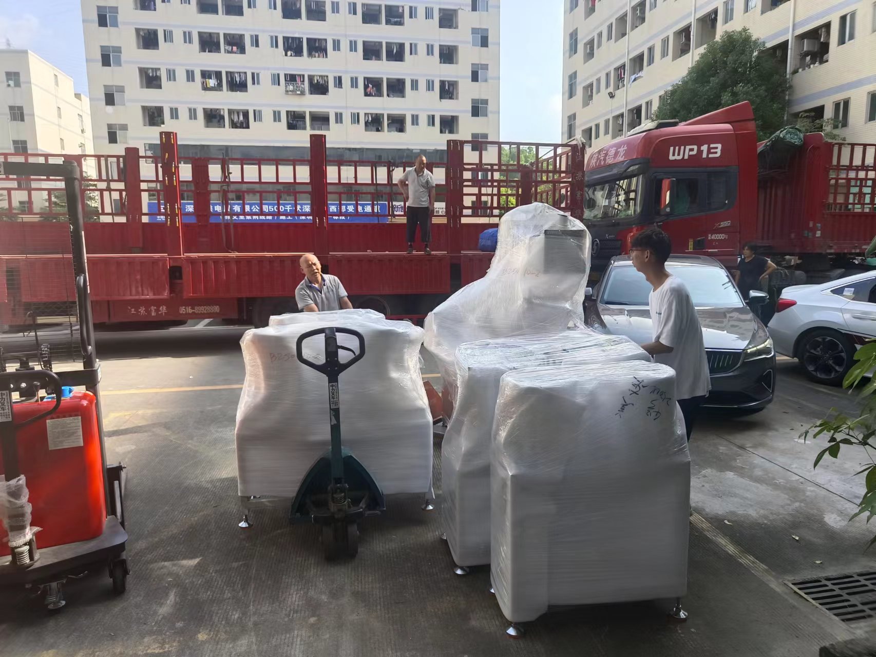  尊龙凯时科技-美东汇成医疗自动化设备今日交付